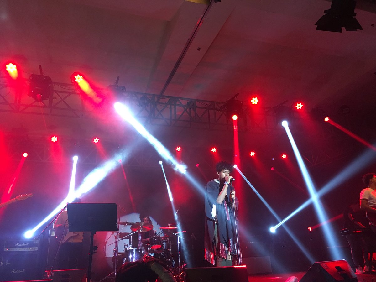 BVOICE_RADIO's tweet photo. Waaah makin rame ajanih acara #FUSE2017 karena ada @teddyadhitya yg sedang tampil!!! https://t.co/qJqJntU0Ck