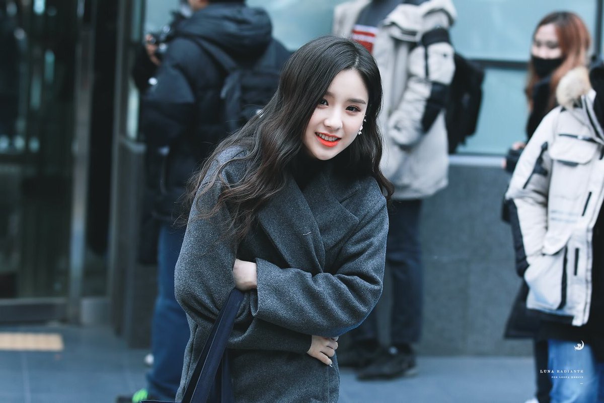 HEEJIN_TH's tweet photo. PIC | 171117 #HEEJIN #MIXNINE Recording 🐰❄️ (cr.Luna Radiante) https://t.co/D64nGSa1j3