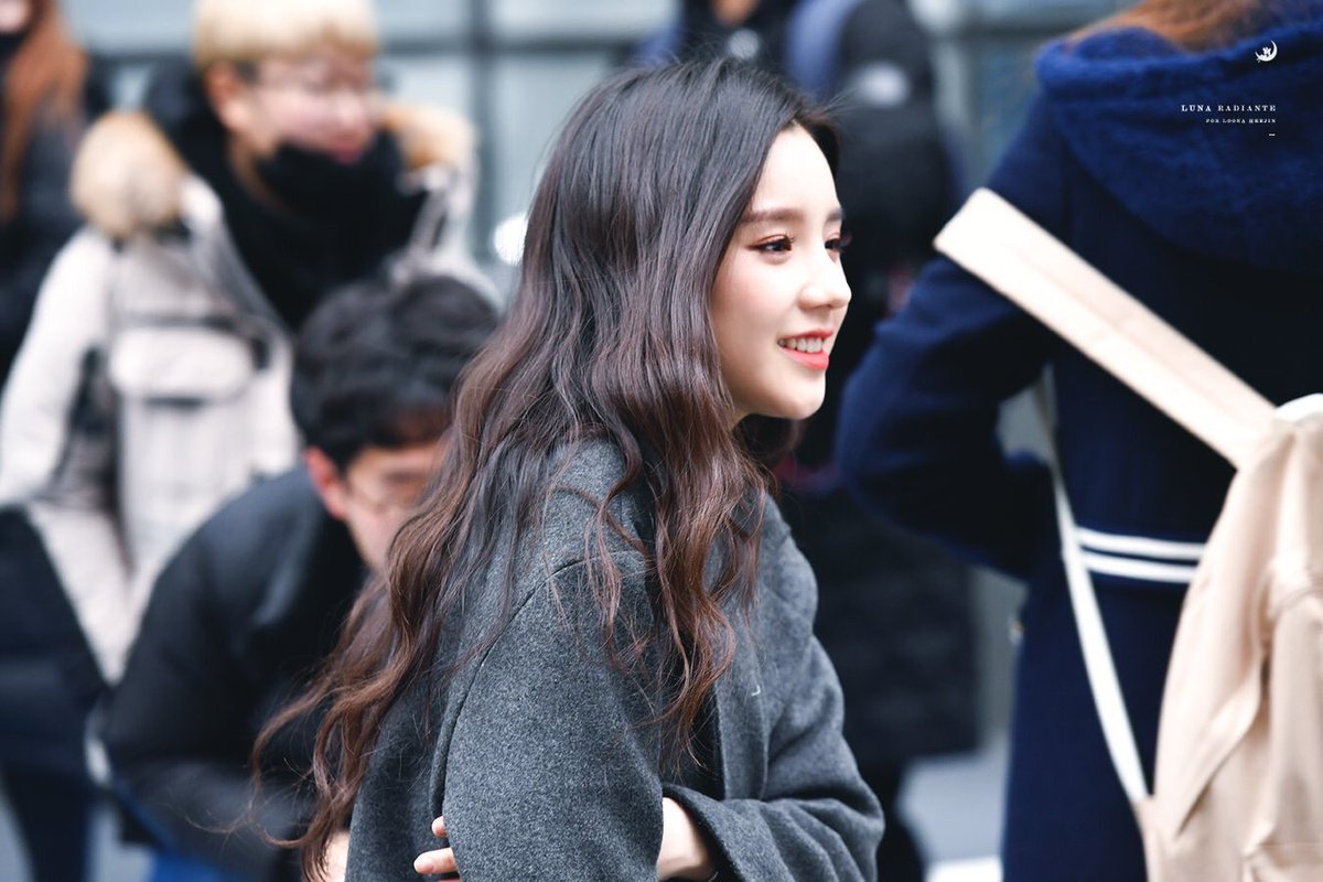 HEEJIN_TH's tweet photo. PIC | 171117 #HEEJIN #MIXNINE Recording 🐰❄️ (cr.Luna Radiante) https://t.co/D64nGSa1j3