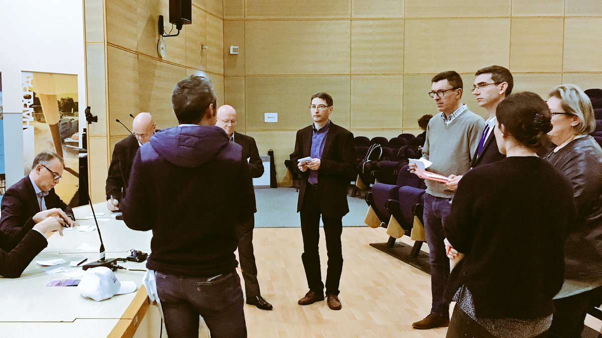 haropaport's tweet photo. Délibération du jury pour désigner les grands gagnants de ce 2nd Hackathon Smart Port Vallée de Seine #SPH2017 https://t.co/s4ECEi4hVi
