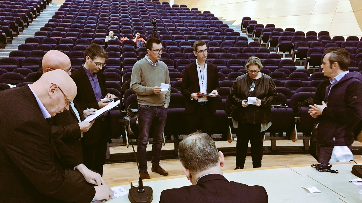 haropaport's tweet photo. Délibération du jury pour désigner les grands gagnants de ce 2nd Hackathon Smart Port Vallée de Seine #SPH2017 https://t.co/s4ECEi4hVi