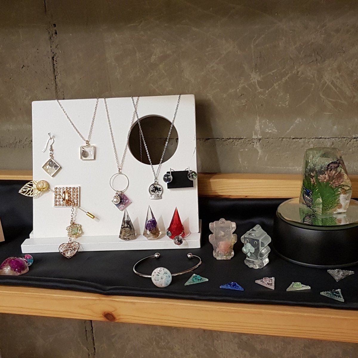 #레진 #resin#uv레진퀘스트
동호회에서 전시회를 열었다 
좋은경험 이였고  같은 곳을 향하는 이들과의 즐거운 만남