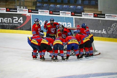 SwissHockeyGirl's tweet photo. #BassiLadies - #ECWil Heimspiel unter freiem Himmel*
Am Sonntag Abend dürfen die Ladies wieder „auf in den Kampf“.
Um 20.00 Uhr wird auf dem Aussenfeld das Rückspiel gegen die Ladies aus Wil bestritten. Am Sonntag soll die Toreffizienz gesteigert werden. https://t.co/ocV6cLeGNB