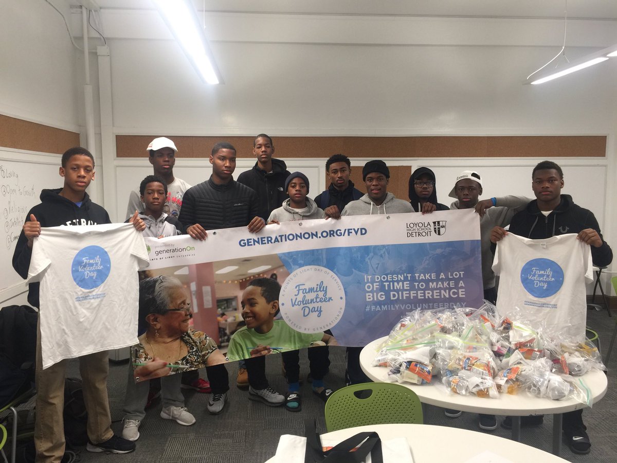 DetroitLoyolaBB's tweet photo. Family Day of Service at Loyola today! #menforother https://t.co/lDSH60yqqt