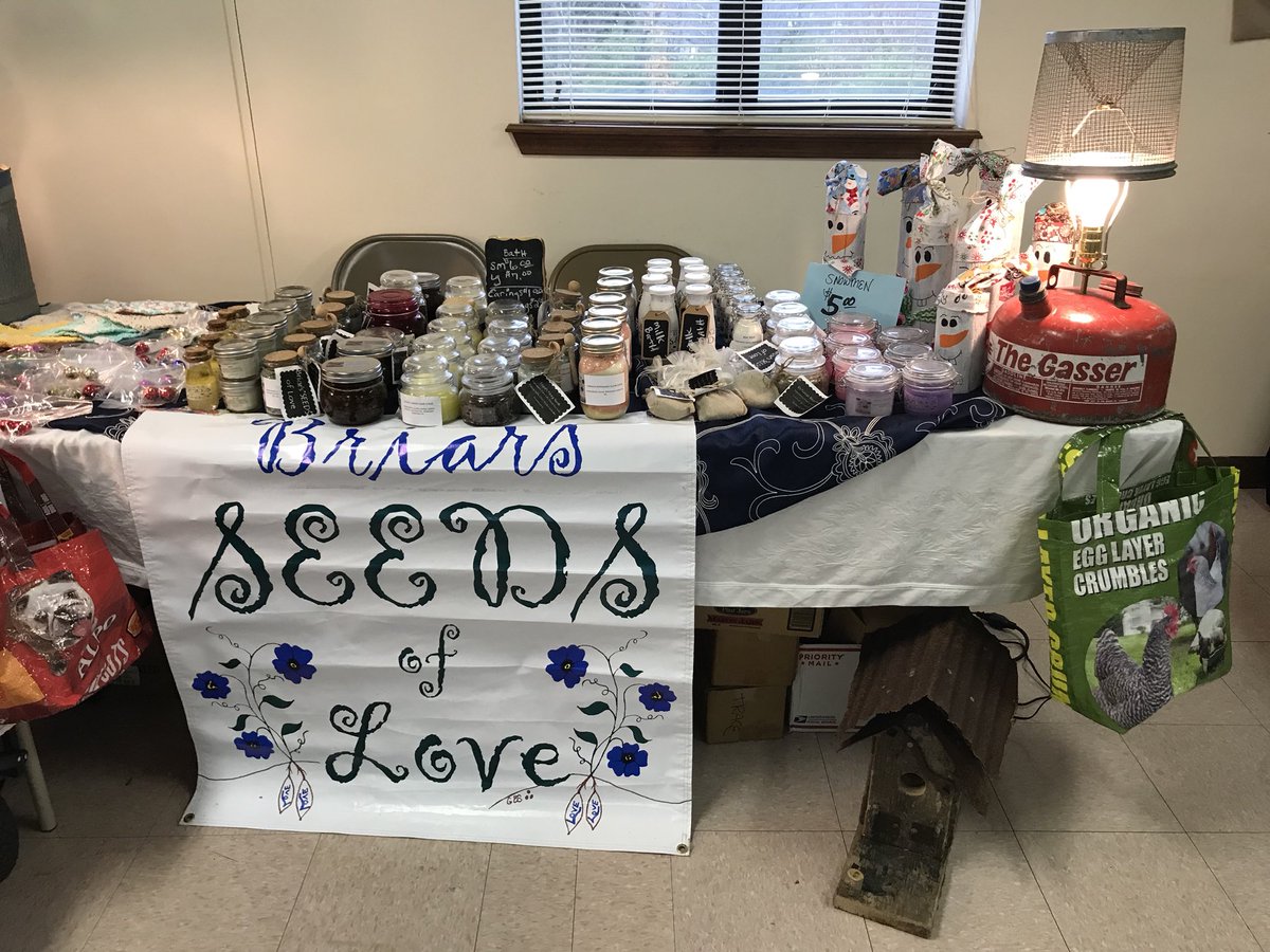 ECCdisciples's tweet photo. Up and running and waiting for you! Come join us for a wide selection of crafts! And don’t forget to load up on chili before leaving. #ECCDOC #craftbazaar #chilidinnerbazaar https://t.co/4NcGST2QFv