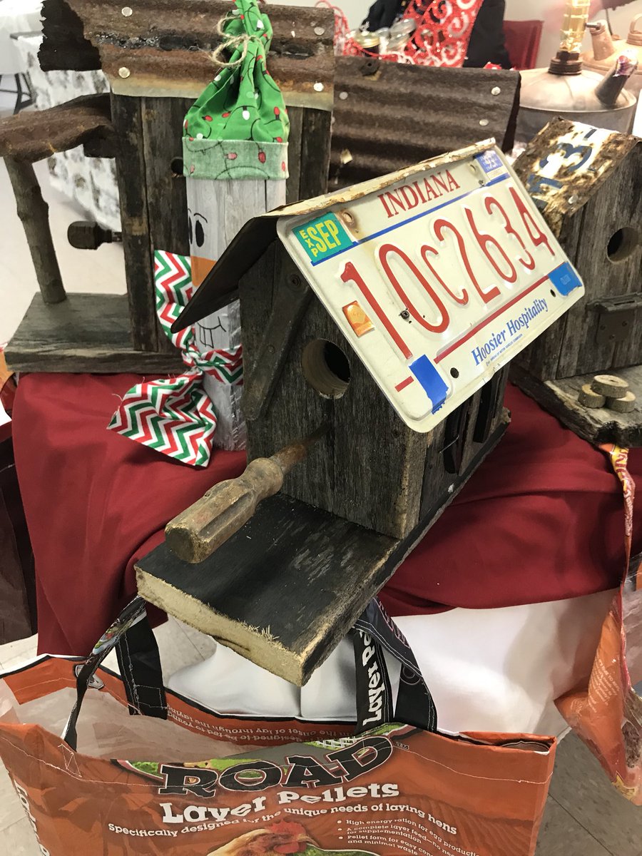 ECCdisciples's tweet photo. Up and running and waiting for you! Come join us for a wide selection of crafts! And don’t forget to load up on chili before leaving. #ECCDOC #craftbazaar #chilidinnerbazaar https://t.co/4NcGST2QFv