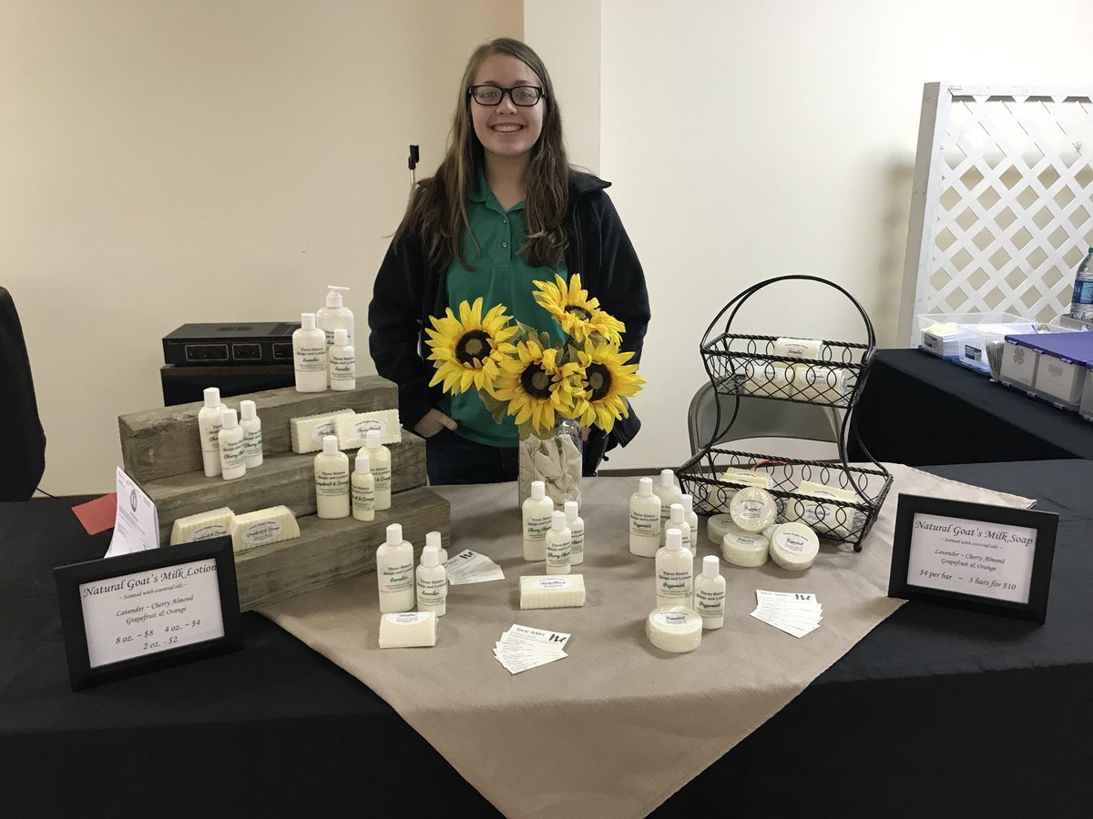 ECCdisciples's tweet photo. Up and running and waiting for you! Come join us for a wide selection of crafts! And don’t forget to load up on chili before leaving. #ECCDOC #craftbazaar #chilidinnerbazaar https://t.co/1MqH6RP3jR