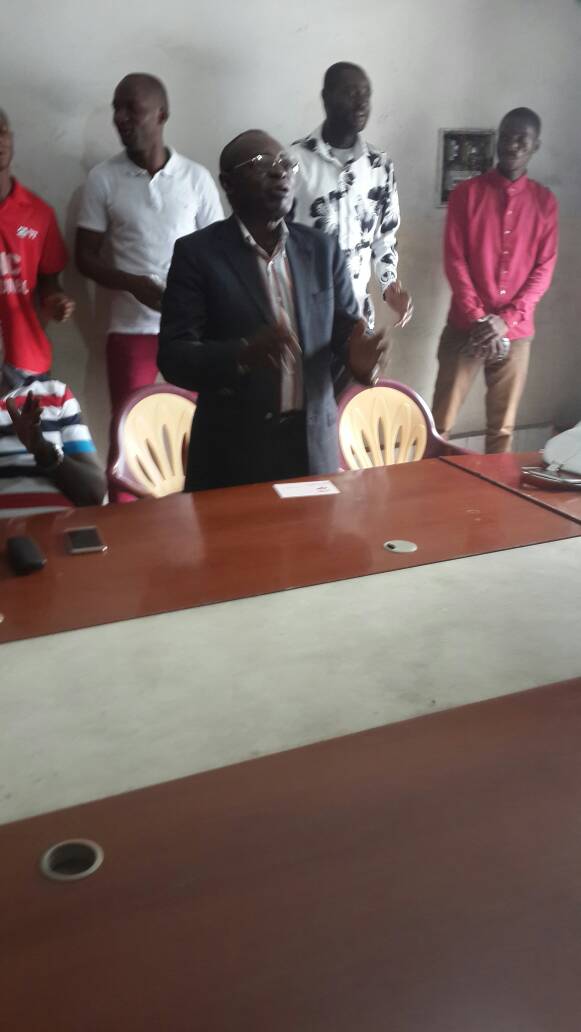 MichelMoto1's tweet photo. #RDC #Kinshasa18Nov
🔴UNC Adhésion de Monsieur #VincentMUBAKE  frère de valentin Mubake. L'honorable @mayobaudouin1 Interfédéral était présent. https://t.co/XJbi1Hyrn0