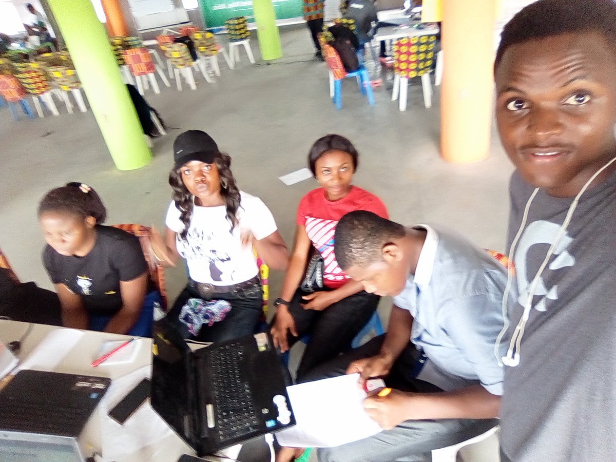 startupaba's tweet photo. Teams working on their startup and a quick selfie from @faradayyg Happening in aba now 🔥🔥 #posingforpics #TGSW2017 #SWAbia https://t.co/uIcs2wGVuR
