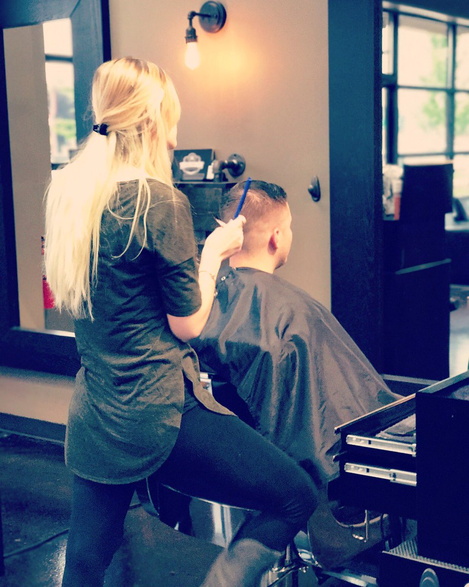 HQ4Men's tweet photo. Don’t forget to book your Thanksgiving appointments! Beat the rush 🙌✂️ #hqformen #hqhaircuts #michiganstylist https://t.co/a58vbm6bRU