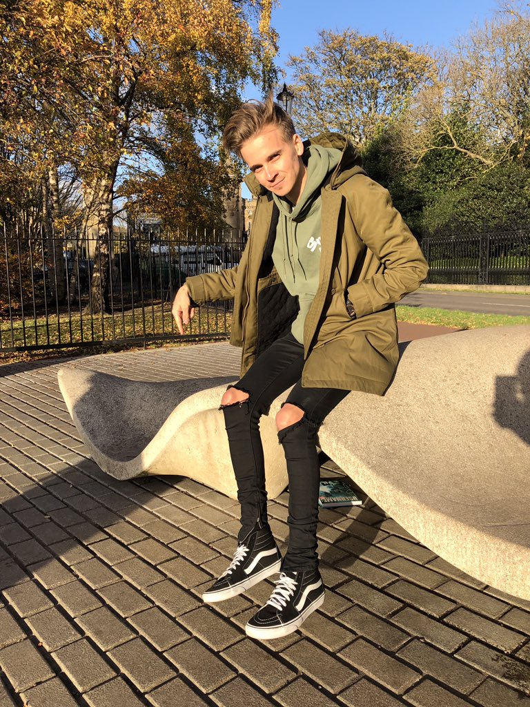 USERNAMESERIES's tweet photo. We're sightseeing &amp; hiding some signed copies of #usernameuprising - if you couldn't make it to the signing, can you find one? https://t.co/j192MB74HW