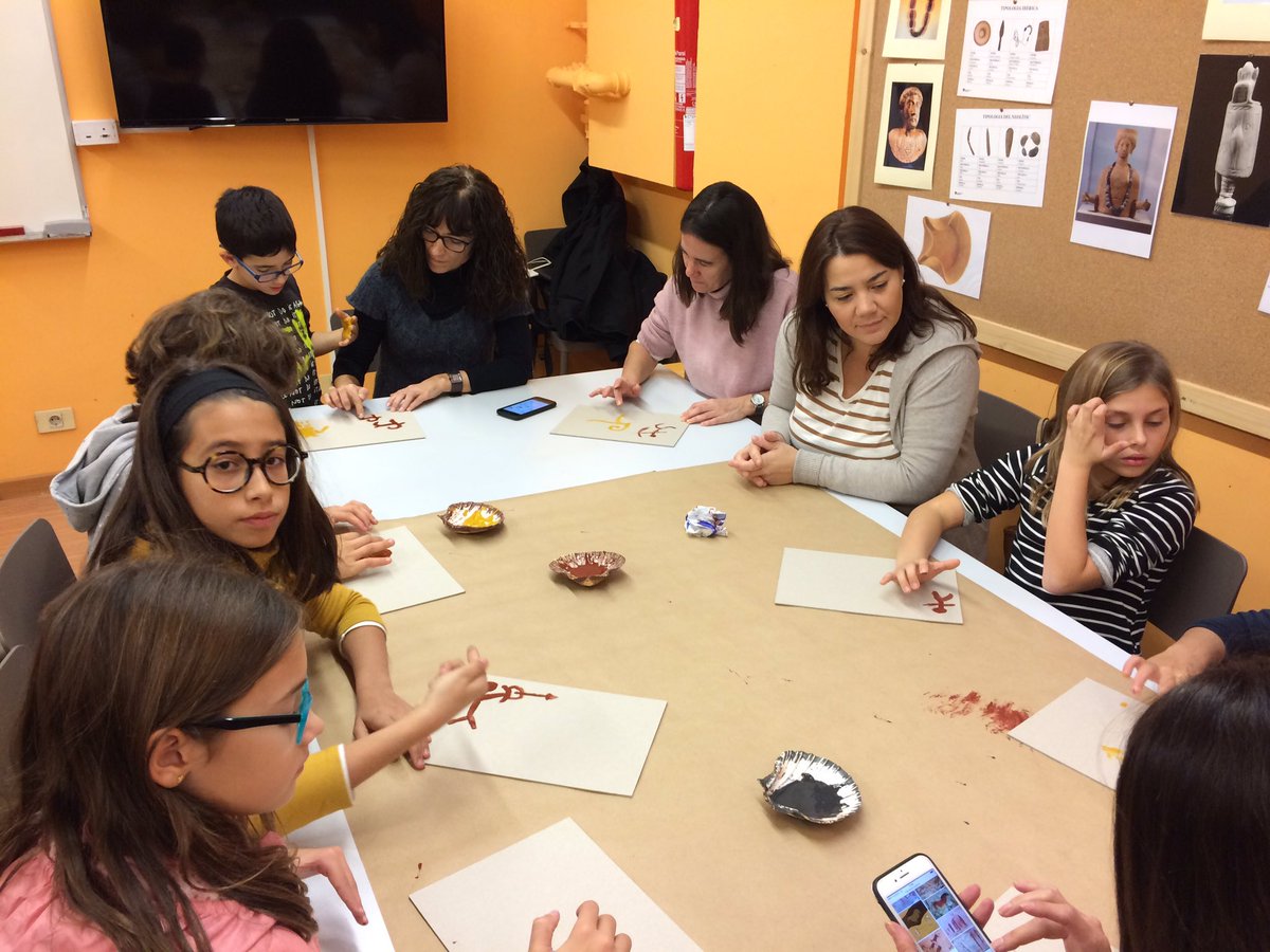 IESANTJORDI's tweet photo. El projecte de la prehistòria ha portat alumnes, famílies i mestres al Museu Arqueològic de Catalunya. https://t.co/UQ5fqnWUhp