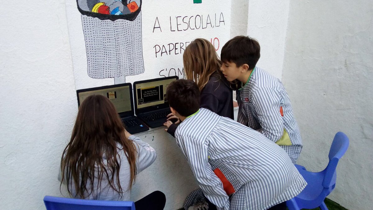 IESANTJORDI's tweet photo. A 6è estem estudiant la història de la música moderna. Cada grup estudia una dècada i l'edita en vídeo. https://t.co/YlzCTvLjGF