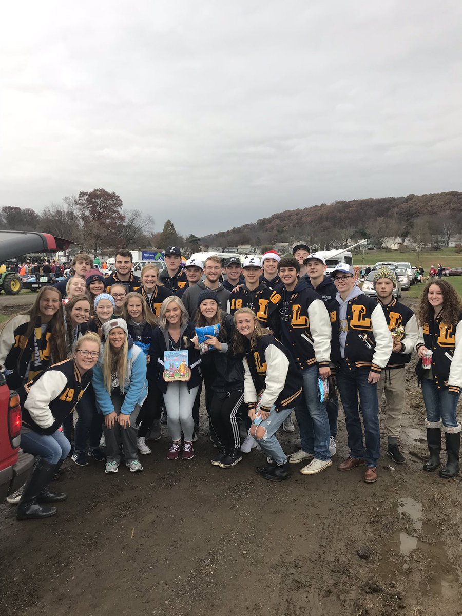 coachakinniard's tweet photo. Lancaster holiday parade #granvillepike #varsitylclub https://t.co/7J95u8eMET