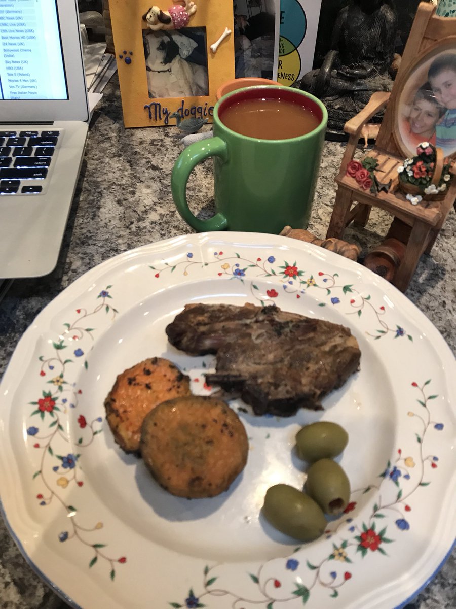 Elley_Ray's tweet photo. GAAARRR! Breakfast of dieters! #wantcake https://t.co/GEi0nBv2cA