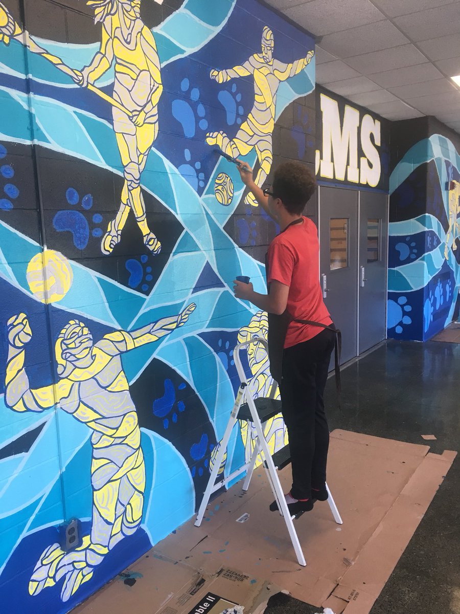 RomboutMS's tweet photo. #RMSmuralproject Day 5! The final touches. I still do not believe this only took 5 days. Great job RMS 8th Graders and Joe Pimentel! @joepimentelart https://t.co/Vl79lahx7X