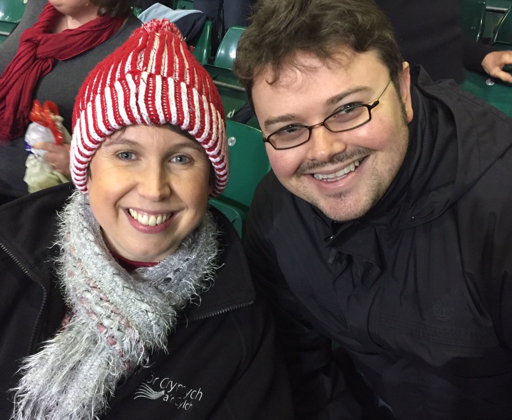 CorCrymych's tweet photo. Ein tro cyntaf yn canu ar gae y stadiwm. Braf cael croesawu ein cyfansoddwr gwadd i ganu yn ein plith  @MaxCharlesDavie Great to welcome our #AdoptAComposer to our ranks to sing in our midst today @MakingMusic_WLS @MakingMusic_UK @soundandmusic https://t.co/VmeB9An1qX