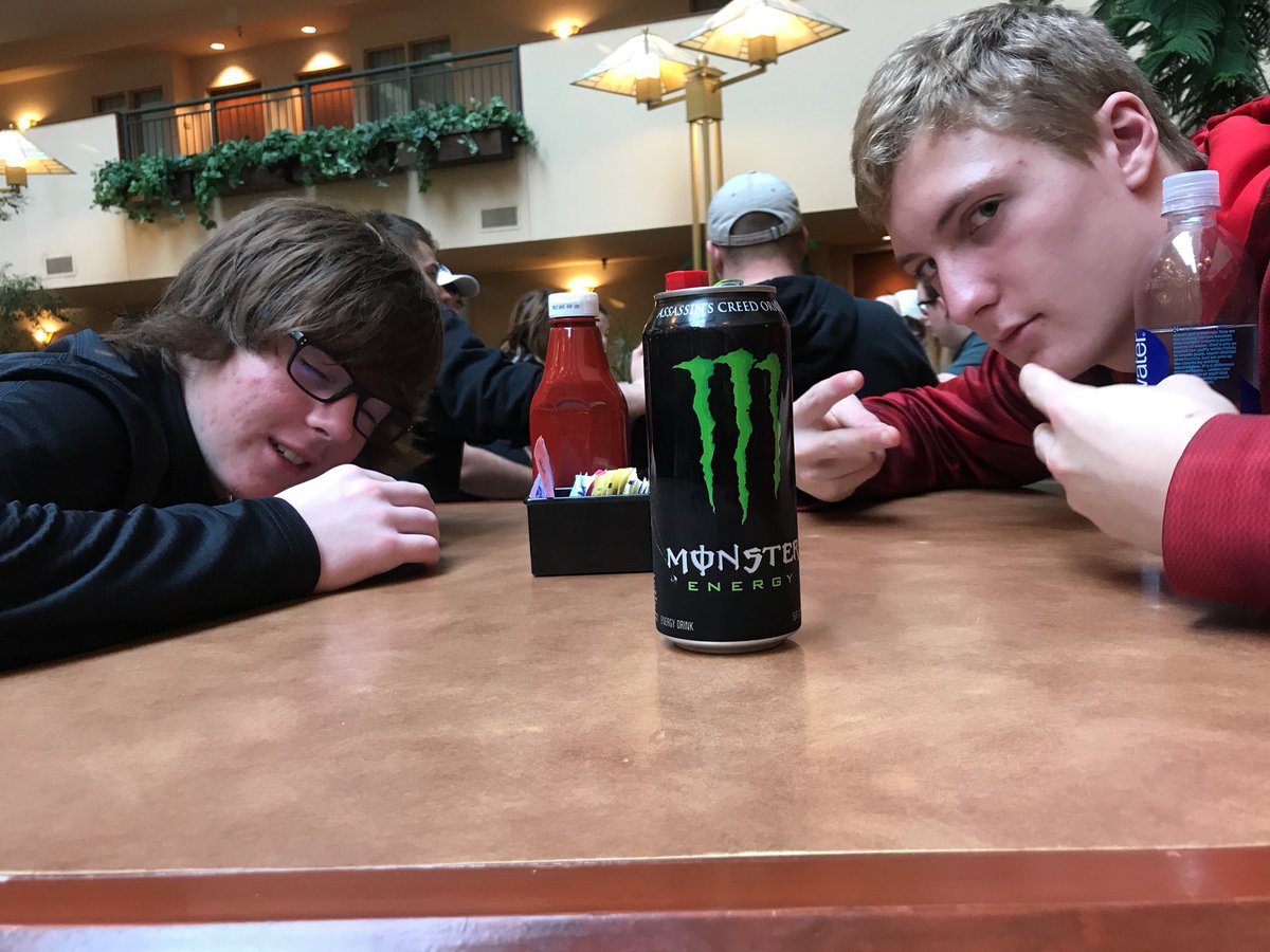 CartCatt's tweet photo. Breakfast? #CLRED17 https://t.co/abyf0bV92B