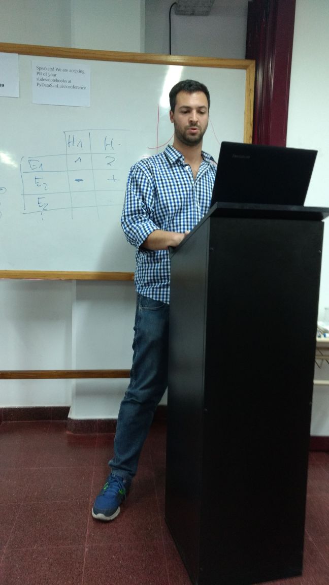 machinalis's tweet image. El Machinalico @OSOWOLFMANN14 nos contó sobre "Ensemble Methods and #XGBoost " en @PyDataSL @machinalis #MachineLearning #DataScience