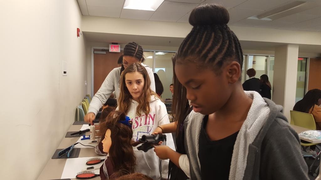 TaylorConnects's tweet photo. Group #1 is off to a spectacular start at the 2017 Girls' Color of Leadership Conference #BrainsBeauty #FindingOurRhythm @APS_OMA @Miz_Stockton https://t.co/9P1I2WJv3q