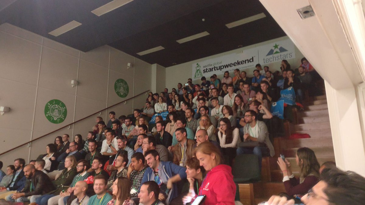 SWsevilla's tweet photo. 120 personas, 120 talentos apasionados. Mentores, participantes, staff... Con la energía a tope dándole forma a 20 proyectos durante toda la tarde. Esto es #globalstartupweekend 2017 https://t.co/jnpgtx0hiX