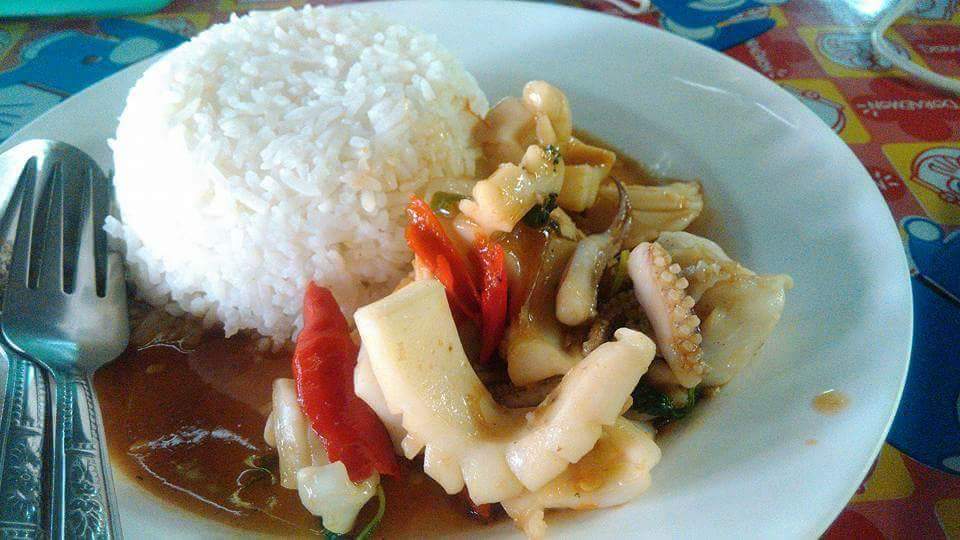 Sneak_Eat's tweet photo. สั่งกะเพรา แต่ไม่มีใบกะเพราเลย ฟ้องร้องได้ที่ไหนคะ #40บาท

#แอบกิน #sneakeat #แอบกินSneakEat #อร่อยไปแดก #อร่อยนะรู้ยัง #อร่อยบอกต่อ #อร่อยขาเบียด #อร่อยตัวแตก #Food #Foodie #Foodholic #Foodporn #Foodaddict #Foodlover #Yummy #Tasty #TastyFood #Padkapao #ผัดกะเพรา https://t.co/Obd1dP3NBp