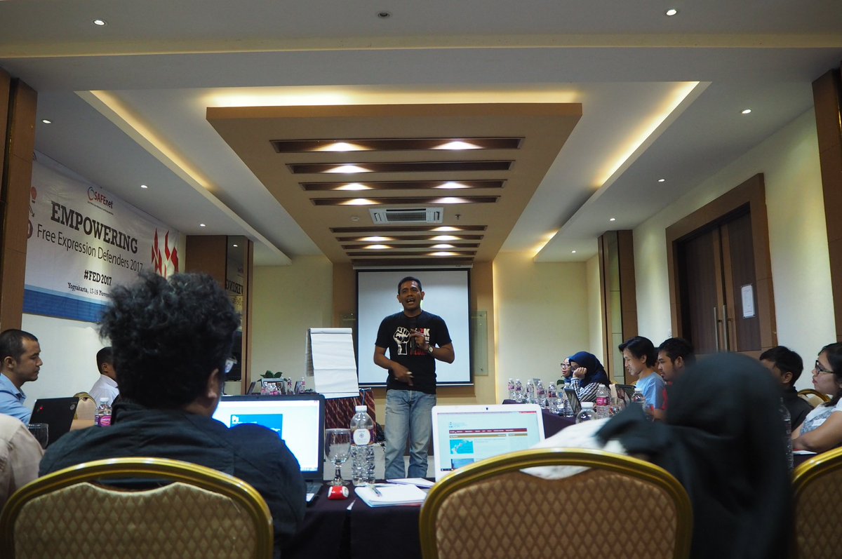 antonemus's tweet photo. hari pertama pertemuan relawan @safenetvoice 2017 ttg beragam isu dr kebebasan, HAM, digital rights, & kasus2 UU ITE.
#FED2017 https://t.co/fpAtpIPW5M