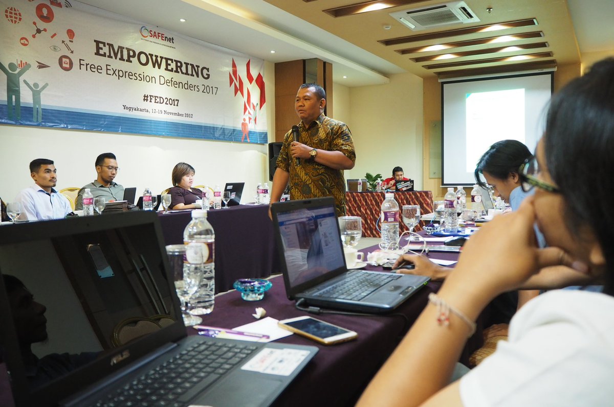 antonemus's tweet photo. hari pertama pertemuan relawan @safenetvoice 2017 ttg beragam isu dr kebebasan, HAM, digital rights, & kasus2 UU ITE.
#FED2017 https://t.co/fpAtpIPW5M