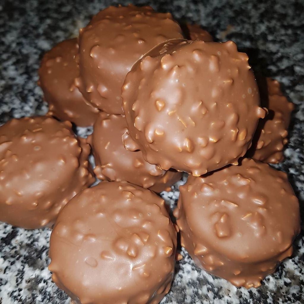 douceursdesola's tweet photo. #chocolate #praliné #bouchee #foodporn https://t.co/XVkPP8d6F0 https://t.co/HesHRiCnFH