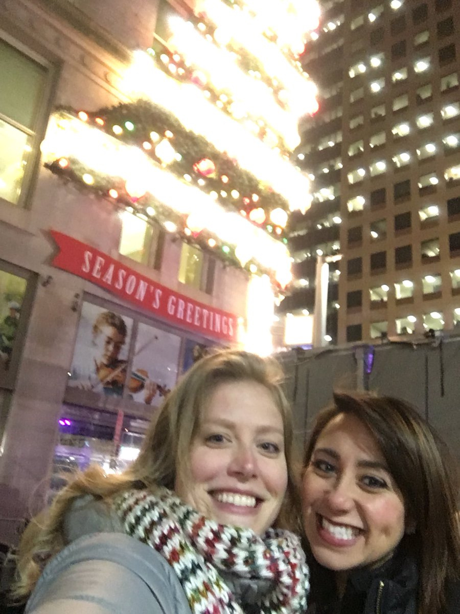 chelsbresnahan's tweet photo. Had a great evening last night @DowntownPitt for #LUN2017 w/ so many #pgh icons and traditions! #jeffjimerson @penguins @MrMcFeely_ @Daisy_Jade https://t.co/cMDgEXLgh7