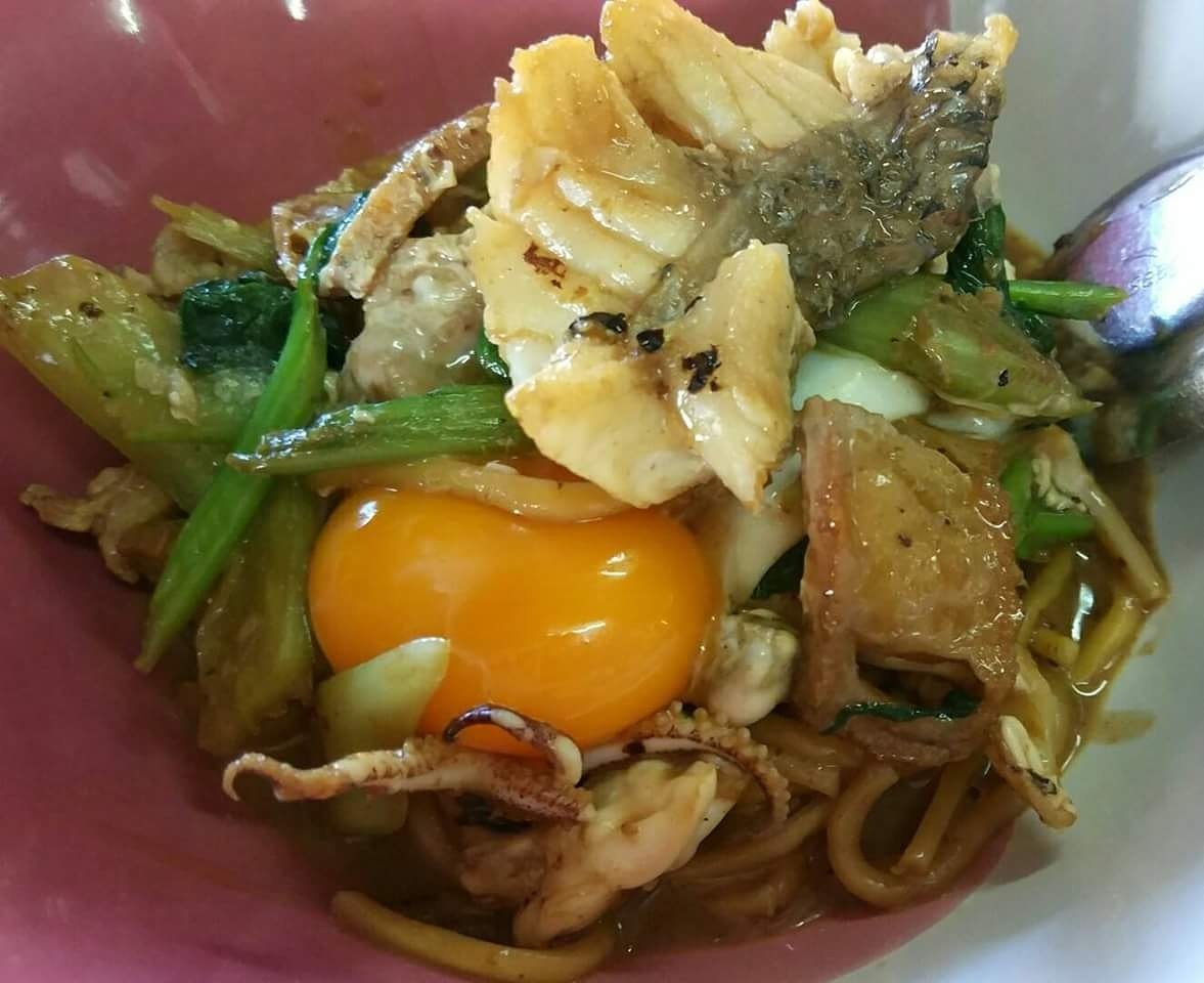 Sneak_Eat's tweet photo. โหม่ต้นพีธ์ เห้ย หมี่ต้นโพธิ์ มาแล้วจ้า
วันนี้แอดมากินที่สาขา 1 ตรงวงเวียนหอนาฬิกา
ชามละ70 ใส่ไข่เพิ่ม10

ใครมาถึงภูเก็ตแล้วต้องลองชิมนะเออ ไม่ลองเหมือนมาไม่ถึงเด้อ

#แอบกิน #sneakeat #แอบกินSneakEat #อร่อยไปแดก #อร่อยนะรู้ยัง #อร่อยบอกต่อ #อร่อยขาเบียด #อร่อยตัวแตก #หมี่ต้นโพธิ์ https://t.co/G9RoF0GZ3l