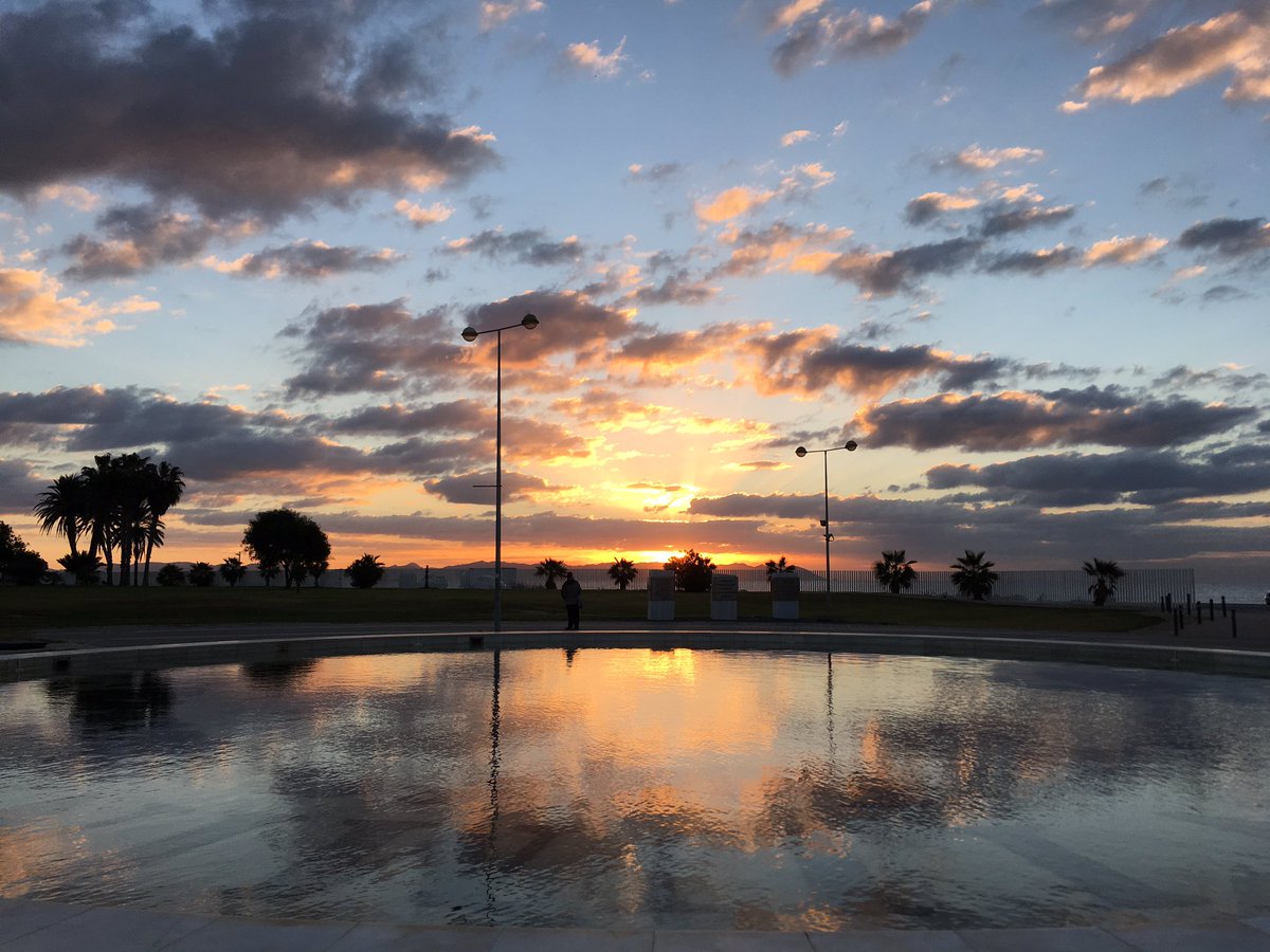 mandolinaes's tweet photo. Breathe, today, even if it hurts. I had the most beautiful view of the sunrise over the horizon. No filters @balina13 @sapahe109 #sunrizon #almeria #nofilter #clouds #amazing #ocean #naturelovers #morning #sunrise #myworld https://t.co/MpFjd5fJHX