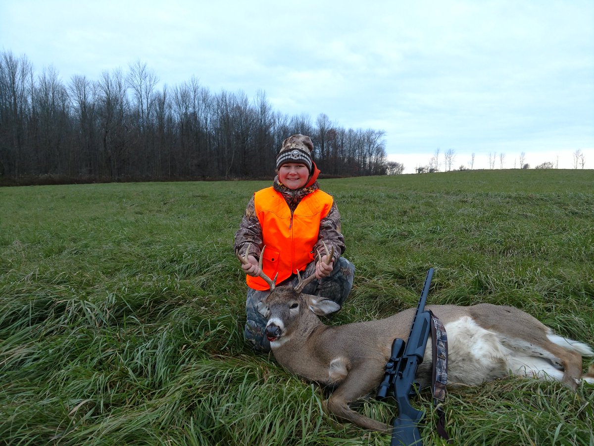 sabresfan48's tweet photo. @LukeBryanOnline first deer ever! opening day at 8am! 75yds out dropped him in his tracks. 8pt buck #hunting #girlswhohunt #backyardhunt #firstdeer #DarienNy #adrenalinerush #buckcommander #RT https://t.co/L1zUhkmYRx