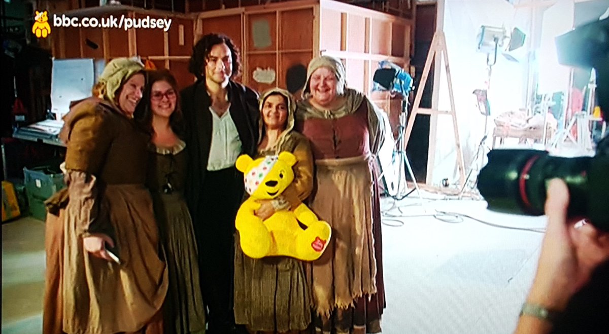 TwinkleToes5304's tweet photo. #ChildrenInNeed &amp; #Poldark. I'm not sure who looks happier...the lucky ladies or #AidanTurner!! Great work by @BBCOne &amp; @PoldarkTV (2) https://t.co/My2f2fhpZ1