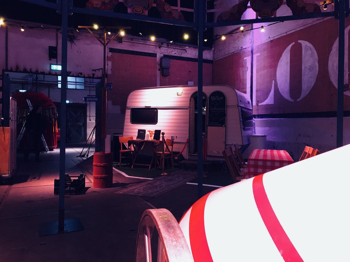 Stand-by voor event in @defabrique Paradestyle!
#feestje #karaoke #parade #feestcaravan