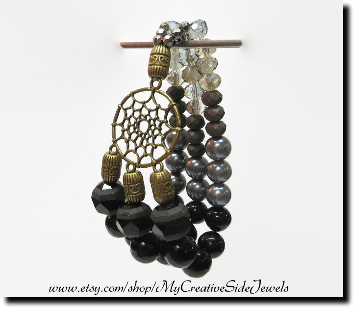 VanessaCarrett1's tweet photo. https://t.co/n2svQZ78lJ #dreamcatcher #multistrandbracelet #graybracelet #blackbracelet #bohobracelet #bohemianstyle #bohemianbracelet #handmadejewelry #specialt #integritytt #etsychaching #teamletspromote #kisteam #etsyteamunity https://t.co/nyVWCpp2c1
