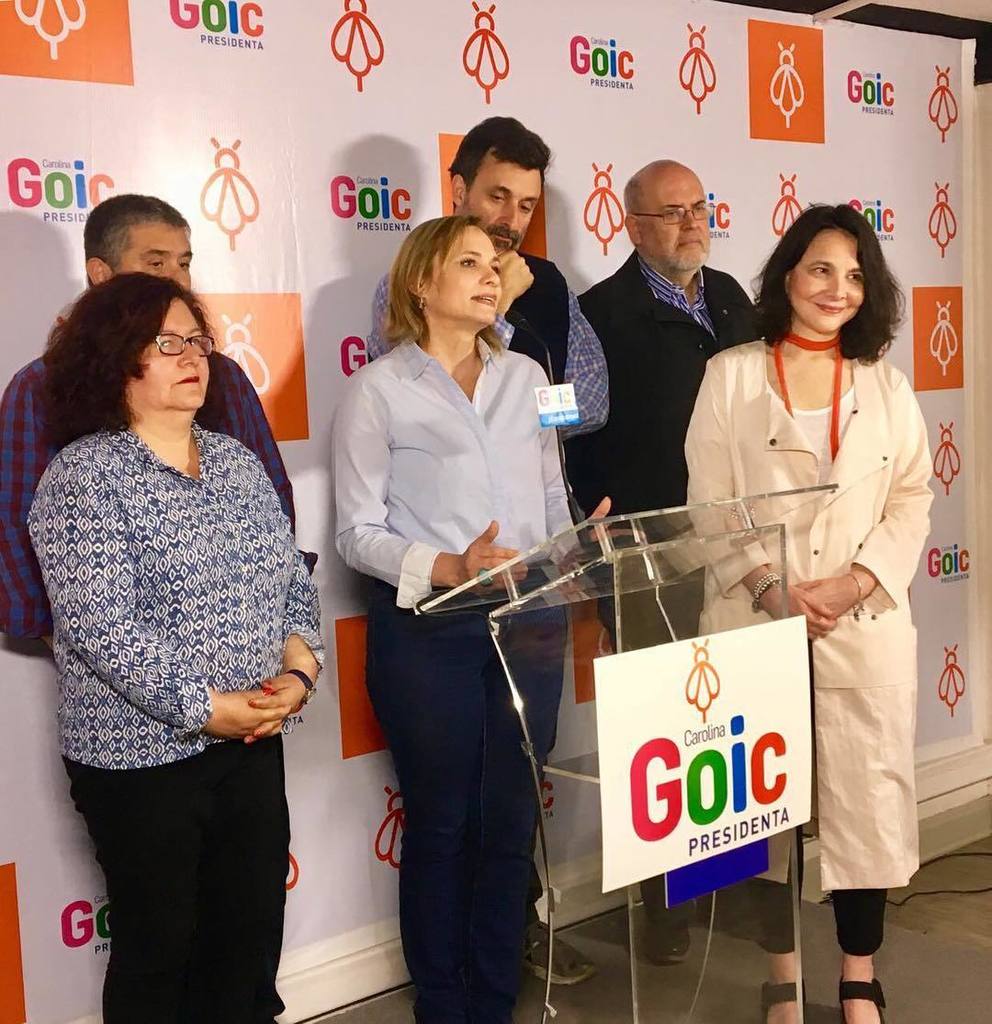 rixgoic's tweet photo. #RedIndependientedxGoic acompañando a nuestra candidata @carolinagoic a invitar a todos este domingo a votar #Vota1 #YoMeAtrevo https://t.co/vEkC76UckS https://t.co/oQ1A1hcM4p