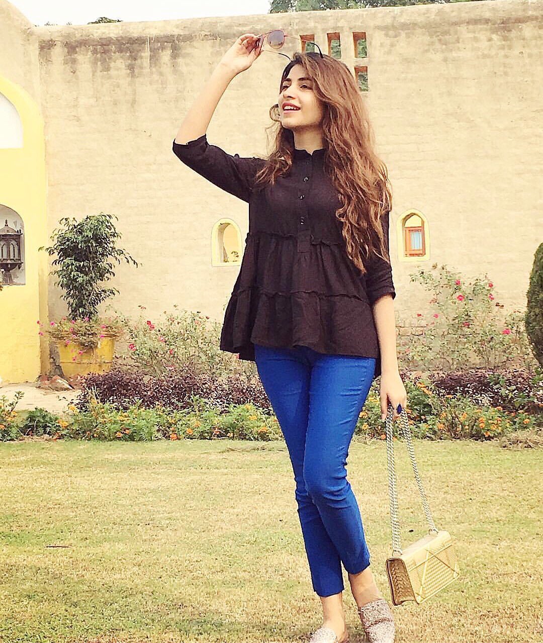 ApnaShowbiz.com on Twitter: "Beautiful click of Kinza Hashmi 💙 Watch