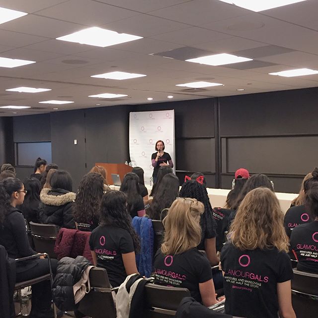 GlamourGals's tweet photo. #GLTI2017 is off to a relaxing start! It’s nice and quiet as our volunteers are take a moment to reflect and meditate 😌 https://t.co/ClOmYWlI5Y https://t.co/vYs172W44l