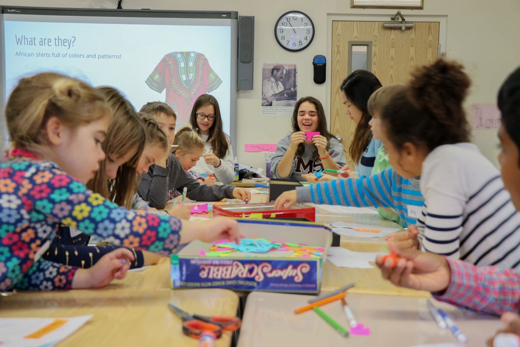 IndianMtnSchool's tweet photo. We closed out the fall term with our annual โDay of Service.โ Our students organized and participated in activities ranging from volunteering at local nursing centers to working at our area land trusts. More to come! #lifethroughservice https://t.co/dzqrlIF1Az