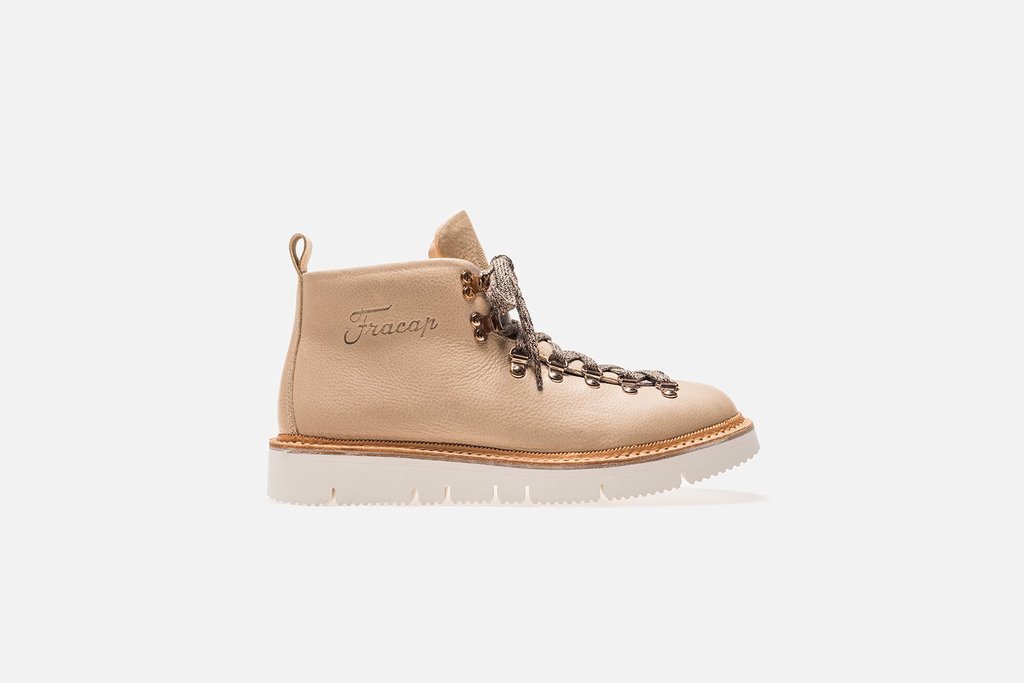 ALLKIX's tweet photo. #ALLKIX Ronnie Fieg x Fracap RF120 Hiking Boot - Vegtan https://t.co/1Z7ifj9anC