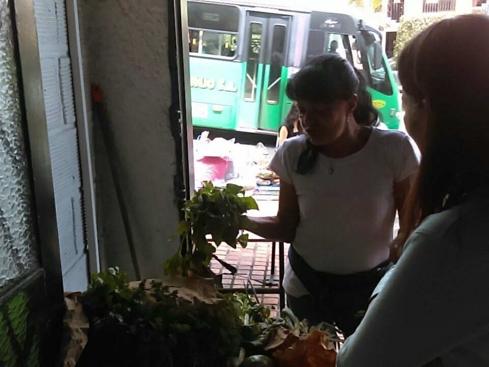 Doña marta con sus productos orgánicos... Mercado campesino.
