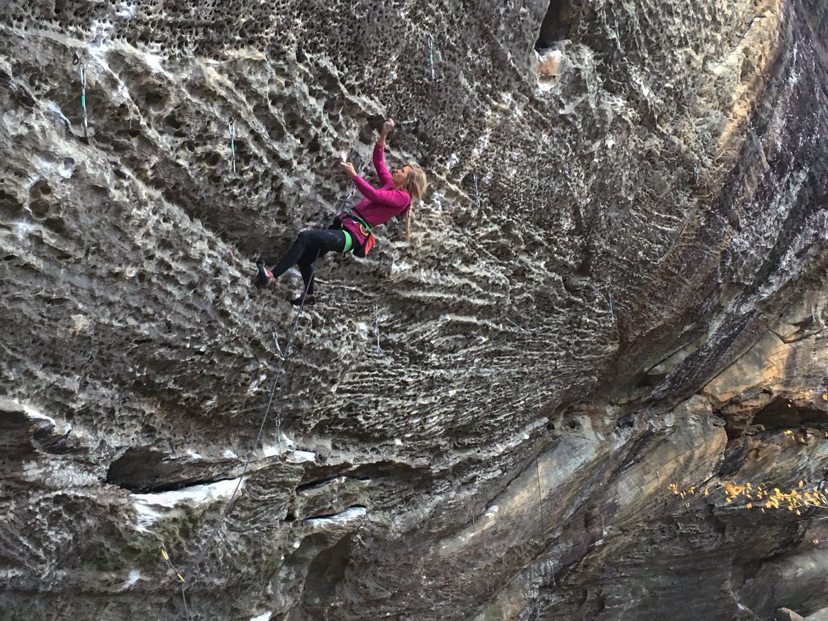 Fully scrapped my way up this gem last night just before dark, soooooo pumped! Full value RRG pump experience on Elephant Man (8a/5.13b). Photo:  Jerome Mowat 
<a href="/arcteryx/">Arc'teryx</a> <a href="/fivetenuk/">Five Ten</a> #redriverclimbing #redrivergorge #sportclimbing #darkside
