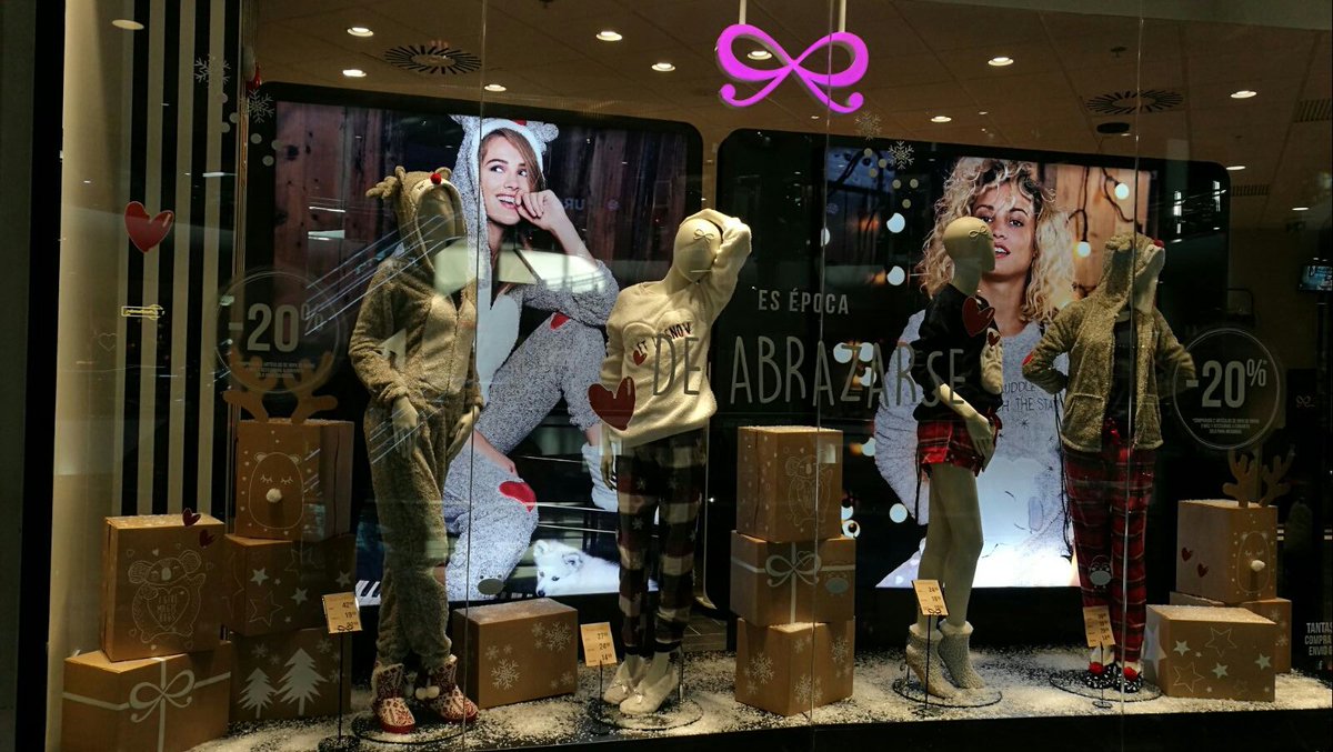 #HKMVM Aquí tenéis nuestro precioso escaparate Cosy!!! So proud!!!
#vallsur #Valladolid #Somosmuyfun #FelizSabado #promocosy20%
 3828