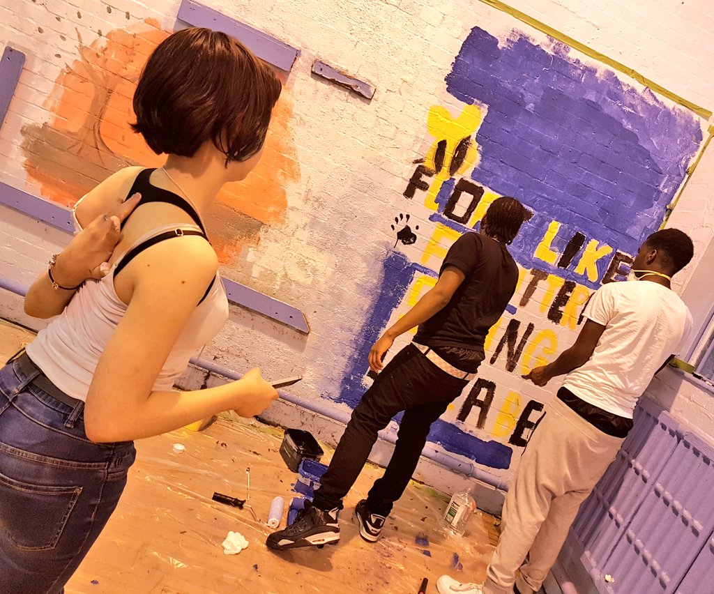 ClayreClayre4's tweet photo. Creative minds of @NCSTheChallenge #youths giving small hall @TottenhamSports a #makeover  😁 Looks BOOMBASTIC 👊🏾👍🏾 https://t.co/EOiByZEmJ4