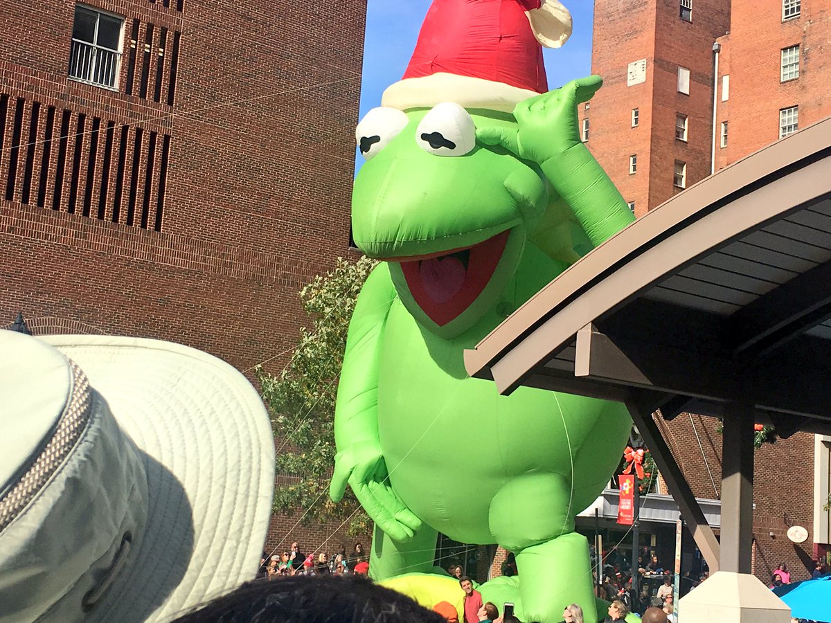 EmmyReports's tweet photo. Kermit the frog is the one of stars of the show! He struggled a bit in the wind but is up and doing a great job at the #RaleighChristmasParade w/ #RedHatAmpitheater -- Tune in to our live coverage NOW on #WRAL https://t.co/PIYUy3ysOa