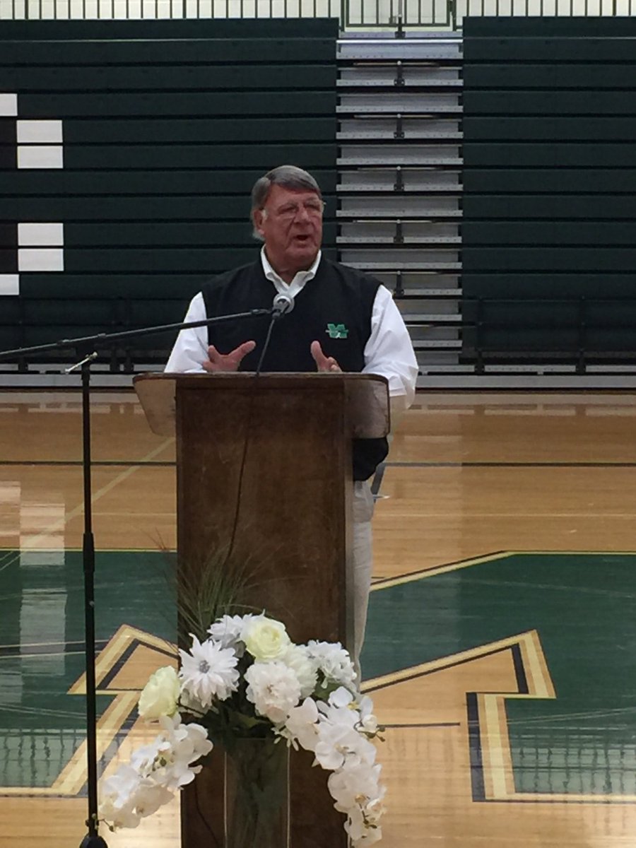 MCHS_Indians's tweet photo. Danny Harkleroad inducted into the MURRAY Coaches Hall of Fame. Thank you for always being there! https://t.co/MZGODlQI1F