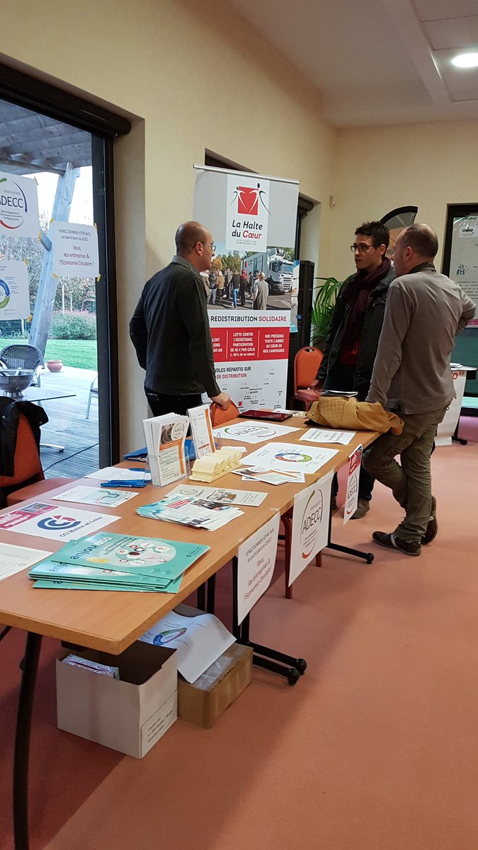 didreveau's tweet photo. Le stand @ADECC_reseau @CCI49_RSE au salon #ToCollaboratif @Angers @terrabotanica pr que les entreprises travaillent en collectif #EcoCirculaire #EcoCollaborative #DD https://t.co/d1J4HyQ3da