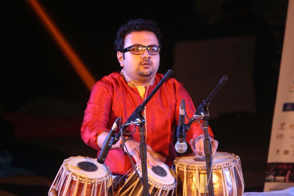 LoveDIAF's tweet photo. Some beautiful captures of DIAF 2017.
#delhiinternationalartsfestival #delhi #artandartistes #thecountdownhasbegun #LoveDIAF #DIAF #DIAF2017 #PrathibhaPrahlad #SourabhGoho #ShirazAliKhan #AkhtarHasan #AsgharHusainn #PranshuChaturLal #RomanDas Sourabh Goho SHIRAZ ALI KHAN https://t.co/Jm56FwBdsq