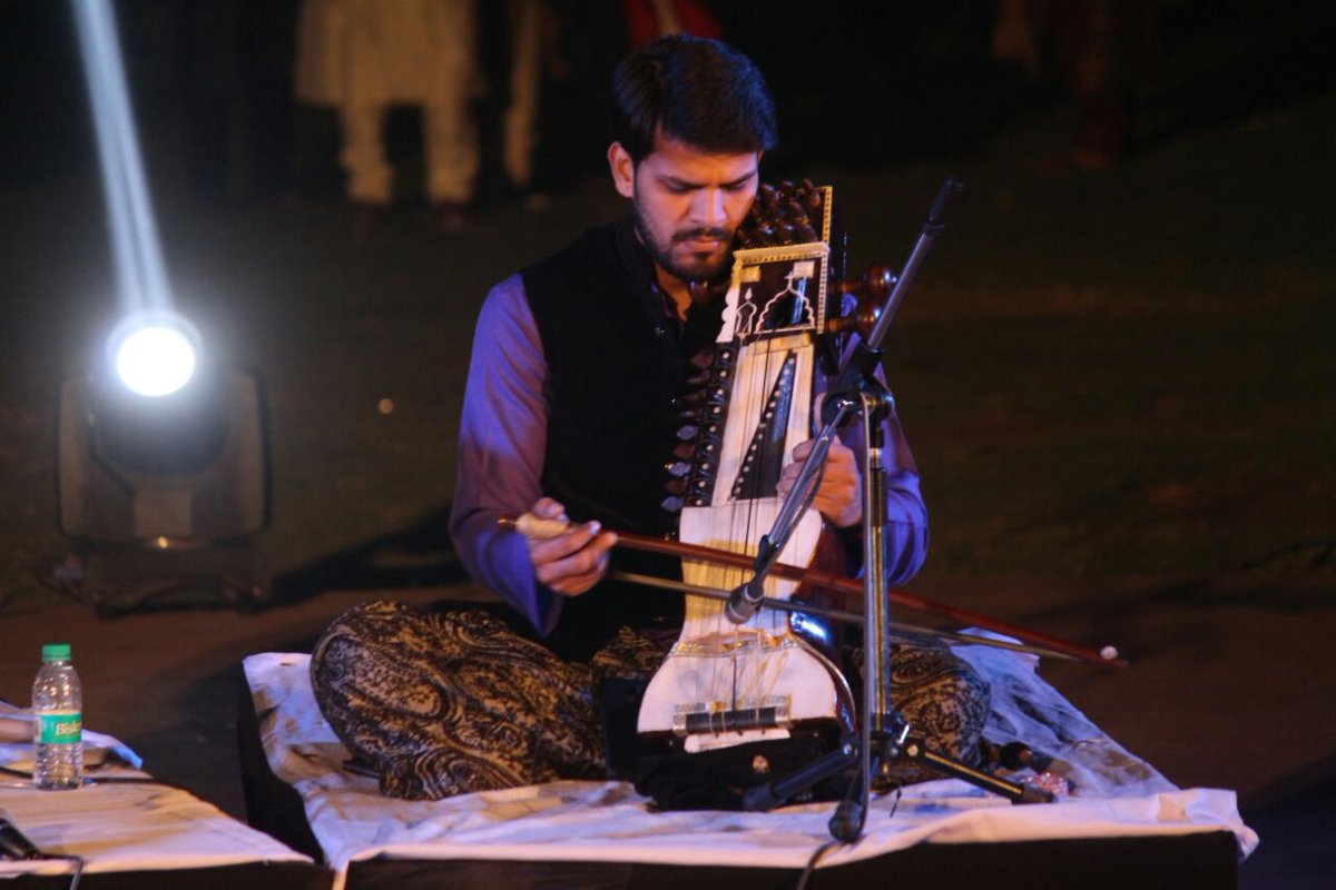 LoveDIAF's tweet photo. Some beautiful captures of DIAF 2017.
#delhiinternationalartsfestival #delhi #artandartistes #thecountdownhasbegun #LoveDIAF #DIAF #DIAF2017 #PrathibhaPrahlad #SourabhGoho #ShirazAliKhan #AkhtarHasan #AsgharHusainn #PranshuChaturLal #RomanDas Sourabh Goho SHIRAZ ALI KHAN https://t.co/Jm56FwBdsq